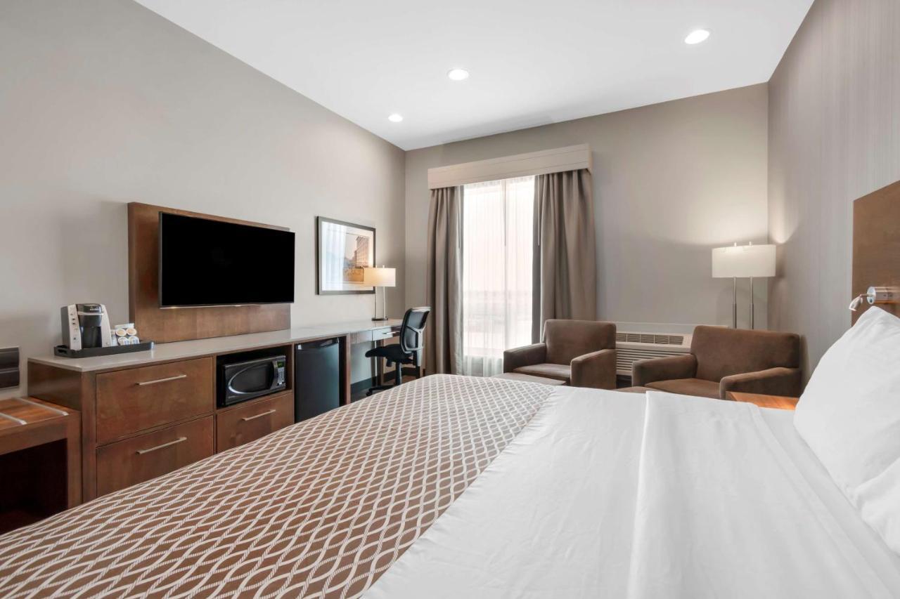 Best Western Plus East Side Саскатун Екстер'єр фото
