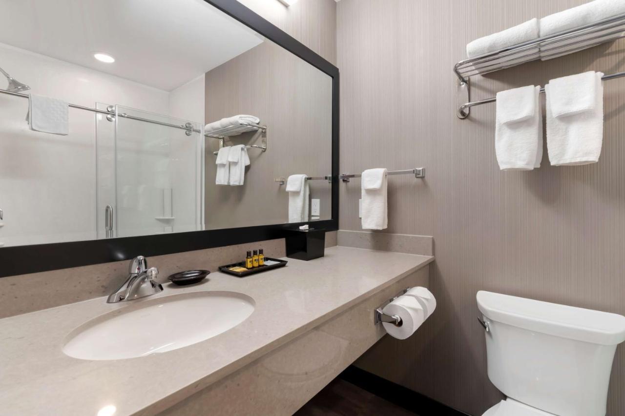 Best Western Plus East Side Саскатун Екстер'єр фото